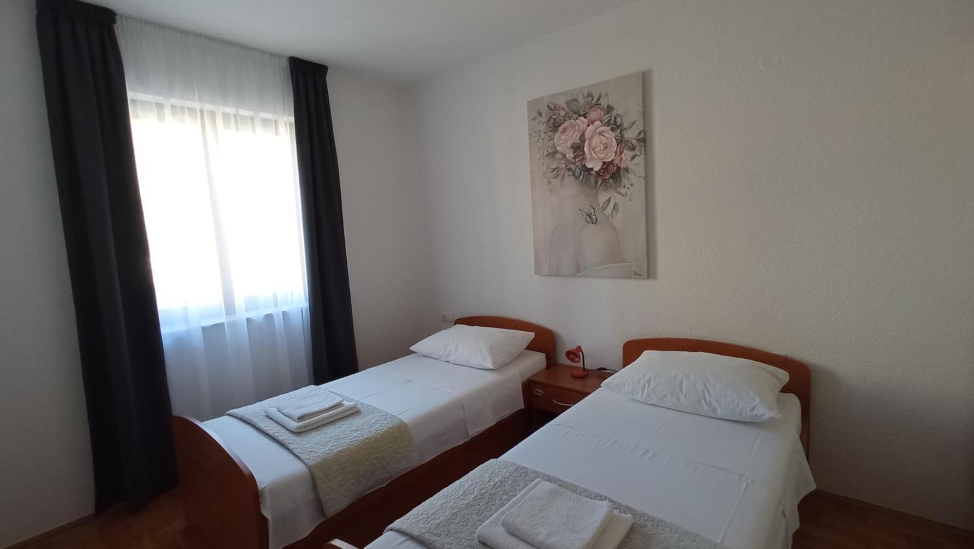 Apartmani Ferdi 特罗吉尔 外观 照片
